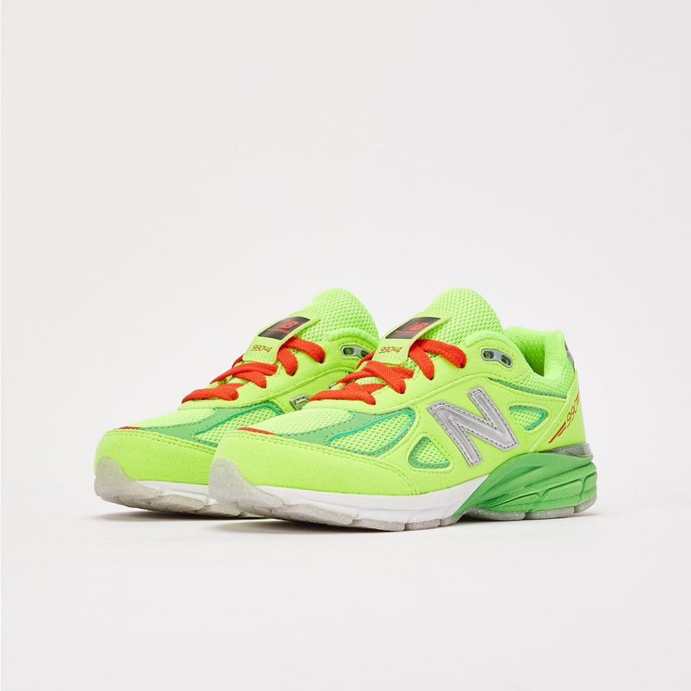 This new "Festive" New balance 990v4